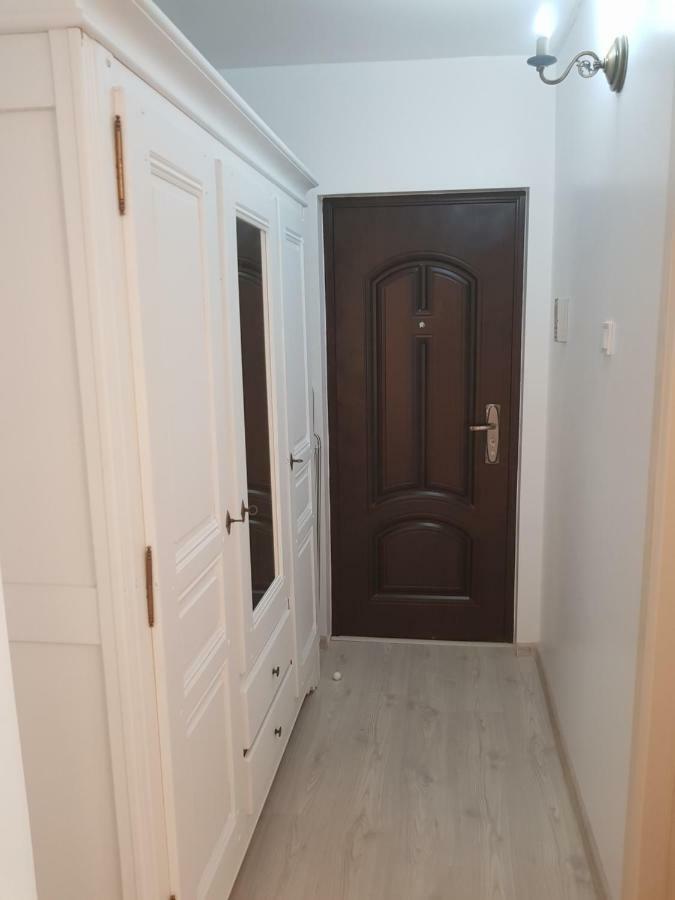Cozy Apartment In A Quiet Area Craiova Bagian luar foto