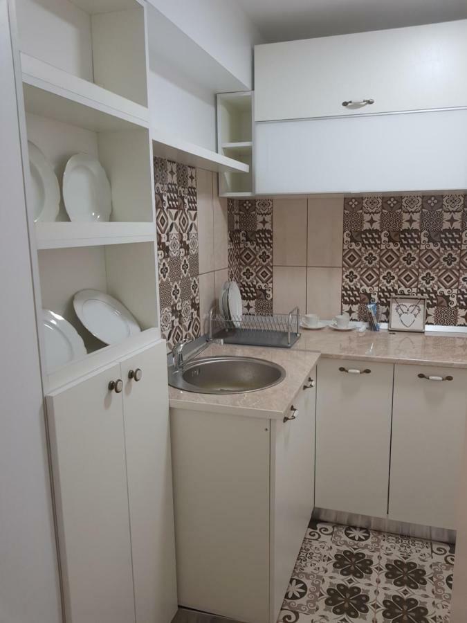 Cozy Apartment In A Quiet Area Craiova Bagian luar foto